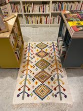 Charger l&#39;image dans la galerie, Tapis Boucherouite Neuf Tissé sur un Kilim Neuf La Nouvelle 1
