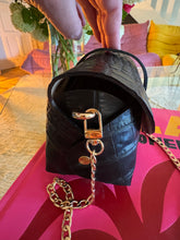 Charger l&#39;image dans la galerie, Sac Bee By Sandra En cuir version croco noir
