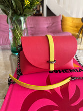 Charger l&#39;image dans la galerie, Sac Bee By Sandra Orangé Corail et sa jolie Patte Jaune Fluo Salsa
