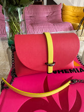 Charger l&#39;image dans la galerie, Sac Bee By Sandra Orangé Corail et sa jolie Patte Jaune Fluo Salsa
