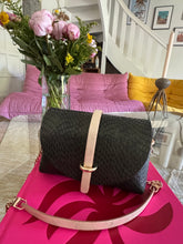 Charger l&#39;image dans la galerie, Sac Bee By Sandra En Cuir Version Serpent Vert 💚
