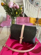 Charger l&#39;image dans la galerie, Sac Bee By Sandra En Cuir Version Serpent Vert 💚
