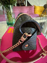Charger l&#39;image dans la galerie, Sac Bee By Sandra En Cuir Version Serpent Vert 💚
