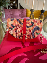 Charger l&#39;image dans la galerie, Sac Bee By Sandra Cuir version serpent hologramme Vasarely In Love ❤️
