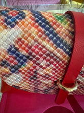 Charger l&#39;image dans la galerie, Sac Bee By Sandra Cuir version serpent hologramme Vasarely In Love ❤️

