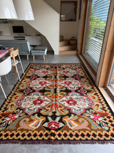 Charger l&#39;image dans la galerie, Tapis Moldave Kaléidoscope
