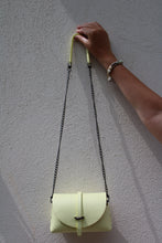 Charger l&#39;image dans la galerie, Sac Bee By Sandra En Cuir Grainé Luc ☀️☀️💫💫✨⭐️
