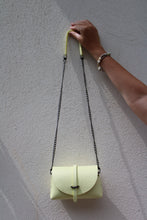 Charger l&#39;image dans la galerie, Sac Bee By Sandra En Cuir Grainé Luc ☀️☀️💫💫✨⭐️
