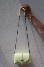 Charger l&#39;image dans la galerie, Sac Bee By Sandra En Cuir Grainé Luc ☀️☀️💫💫✨⭐️
