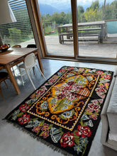 Charger l&#39;image dans la galerie, Tapis Moldave Vintage Victoire 2
