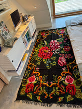 Charger l&#39;image dans la galerie, Tapis Moldave Vintage Victoire 3
