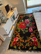 Charger l&#39;image dans la galerie, Tapis Moldave Vintage Victoire 3
