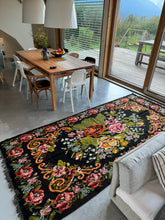 Charger l&#39;image dans la galerie, Tapis Moldave Vintage Victoire 5
