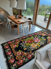 Charger l&#39;image dans la galerie, Tapis Moldave Vintage Victoire 5
