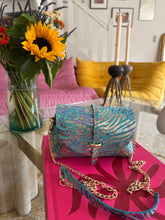 Charger l&#39;image dans la galerie, Sac Bee By Sandra tout en cuir Zébra Lova 🦓💙💙🪩
