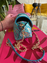 Charger l&#39;image dans la galerie, Sac Bee By Sandra tout en cuir Zébra Lova 🦓💙💙🪩
