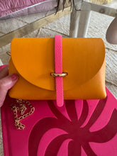 Charger l&#39;image dans la galerie, Sac Bee By Sandra tout en cuir Manille 🔥🔥😍☀️☀️💫
