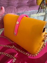 Charger l&#39;image dans la galerie, Sac Bee By Sandra tout en cuir Manille 🔥🔥😍☀️☀️💫
