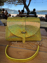 Charger l&#39;image dans la galerie, Sac Bee By Sandra en cuir HOlogramme Gold Bling ☀️☀️🔥🔥🔥🪩🪩🪩
