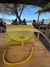 Charger l&#39;image dans la galerie, Sac Bee By Sandra en cuir HOlogramme Gold Bling ☀️☀️🔥🔥🔥🪩🪩🪩
