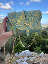 Charger l&#39;image dans la galerie, Sac Bee By Sandra en cuir version terrazzo or bleu mint Tequila Sunset 🩵🩵🔥🔥🔥
