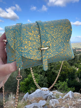 Charger l&#39;image dans la galerie, Sac Bee By Sandra en cuir version terrazzo or bleu mint Tequila Sunset 🩵🩵🔥🔥🔥
