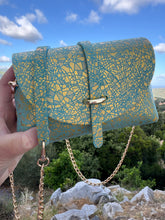 Charger l&#39;image dans la galerie, Sac Bee By Sandra en cuir version terrazzo or bleu mint Tequila Sunset 🩵🩵🔥🔥🔥
