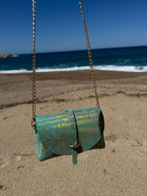 Charger l&#39;image dans la galerie, Sac Bee By Sandra en cuir version terrazzo or bleu mint Tequila Sunset 🩵🩵🔥🔥🔥
