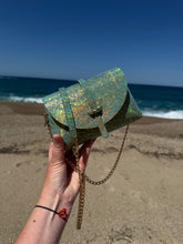 Charger l&#39;image dans la galerie, Sac Bee By Sandra en cuir version terrazzo or bleu mint Tequila Sunset 🩵🩵🔥🔥🔥
