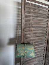 Charger l&#39;image dans la galerie, Sac Bee By Sandra en cuir version terrazzo or bleu mint Tequila Sunset 🩵🩵🔥🔥🔥
