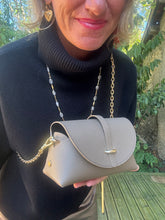 Upload image to gallery, SAC EN CUIR GRAINÉ TAUPE VICTORINE
