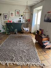 Charger l&#39;image dans la galerie, Tapis Béni Ouarain Neuf tout en relief tissé sur un Kilim Neuf Eléa 4
