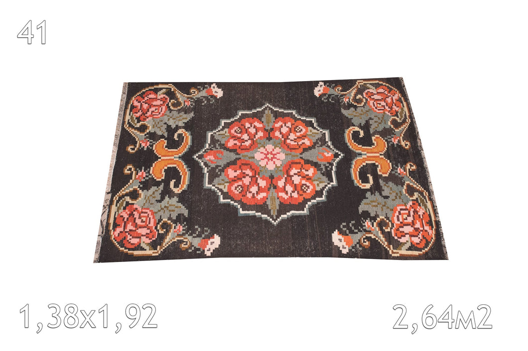 Tapis Moldavie Tissé en Laine Vintage Motif Floral