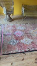 Charger et lire la vidéo dans la visionneuse de la Galerie, Tapis Boujaad Vintage Sanguine
