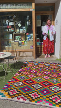 Charger et lire la vidéo dans la visionneuse de la Galerie, Tapis Béni Ouarain Vintage Tulipe
