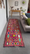 Charger et lire la vidéo dans la visionneuse de la Galerie, Tapis Azilal Vintage Lou 1
