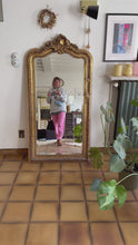 Charger et lire la vidéo dans la visionneuse de la Galerie, Sac Bee by Sandra tout en cuir lavande bleu et rose fluo 💕
