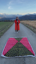 Charger et lire la vidéo dans la visionneuse de la Galerie, Tapis Boucherouite Neuf Love 1
