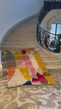 Charger et lire la vidéo dans la visionneuse de la Galerie, Tapis Béni Ouarain Neuf tissé sur un Kilim Neuf Vale 3
