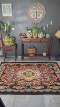 Charger et lire la vidéo dans la visionneuse de la Galerie, Tapis Moldave Vintage Summer 1
