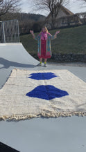 Charger et lire la vidéo dans la visionneuse de la Galerie, Tapis Béni Ouarain Neuf Love 2
