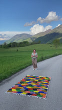 Charger et lire la vidéo dans la visionneuse de la Galerie, Tapis Béni Ouarain Neuf Mountains 1
