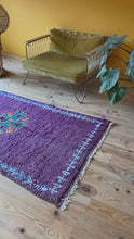 Charger et lire la vidéo dans la visionneuse de la Galerie, Tapis Boujaad Vintage Purple
