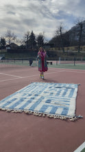 Charger et lire la vidéo dans la visionneuse de la Galerie, Tapis Béni Ouarain Neuf Love 1
