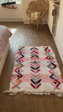 Charger et lire la vidéo dans la visionneuse de la Galerie, Tapis Boucherouite Neuf Bridé et tissé sur un Kilim Neuf Salsa 3
