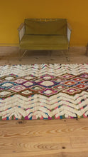 Charger et lire la vidéo dans la visionneuse de la Galerie, Tapis Béni Ouarain Neuf Agrumes 4
