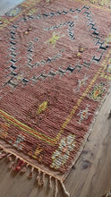 Charger et lire la vidéo dans la visionneuse de la Galerie, Tapis Boujaad Vintage Melba 1
