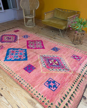 Charger l&#39;image dans la galerie, Grand tapis boujaad rose
