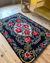 Charger l&#39;image dans la galerie, Tapis Moldave Vintage Rentrée 4
