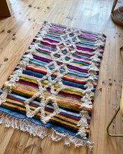 Charger l&#39;image dans la galerie, Tapis Mi Boucherouite Neuf Mi Azilal Neuf tissé sur un Kilim Malabar 4
